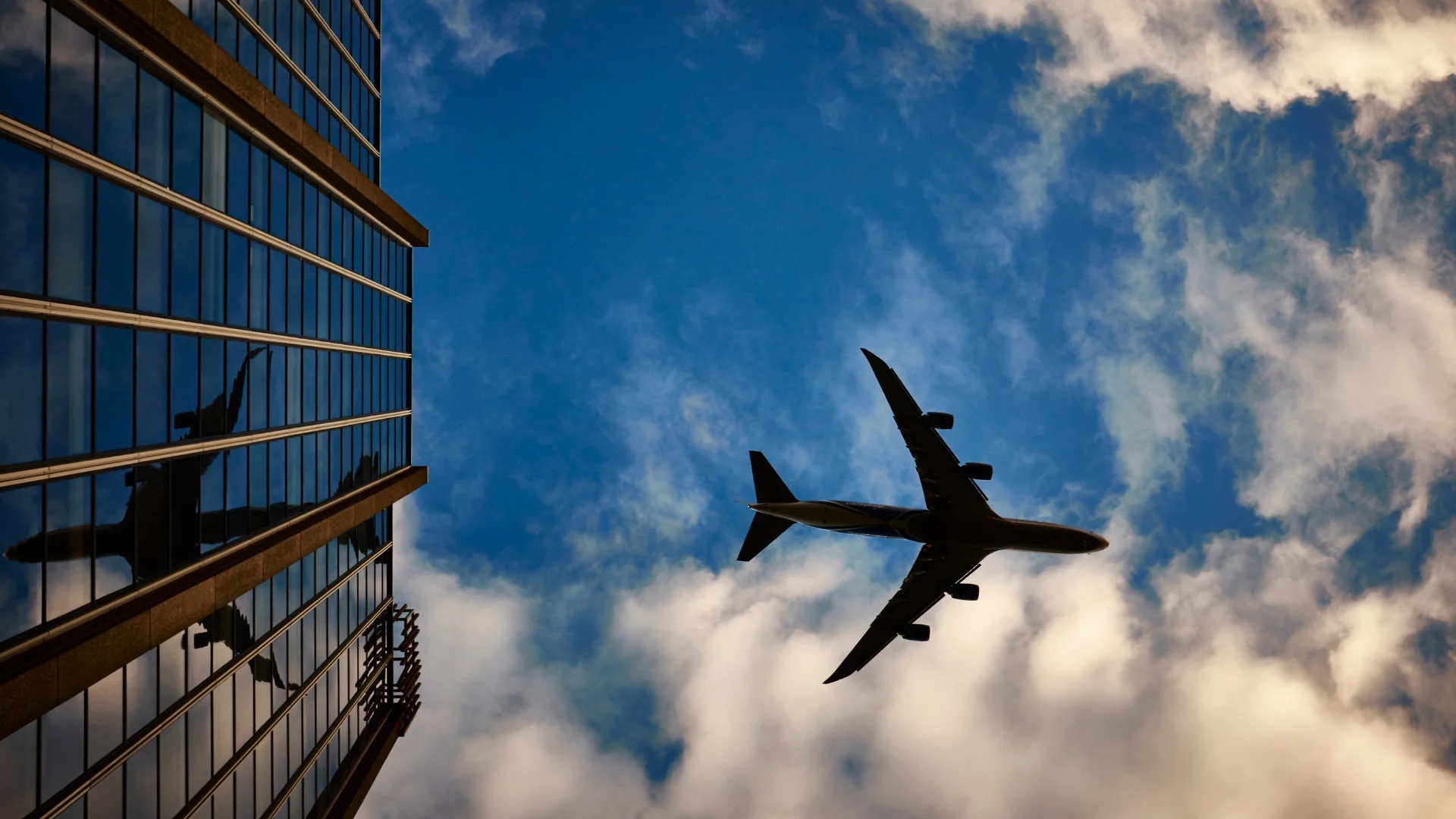 Aviation Ground Solutions - Aircraft on tarmac